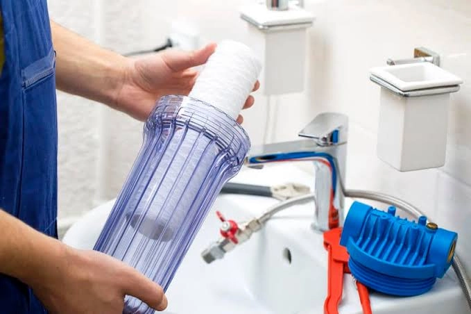 آموزش تعویض فیلتر تصفیه آب خانگی