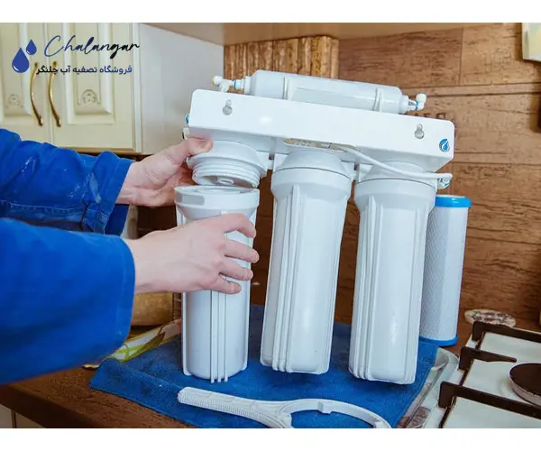 تعویض فیلتر دستگاه تصفیه آب خانگی