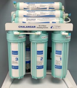 "دستگاه تصفیه آب ۷ مرحله‌ای چلنگر با شاسی فلزی، مخزن ۴ گالن و فیلترهای گیاهی."