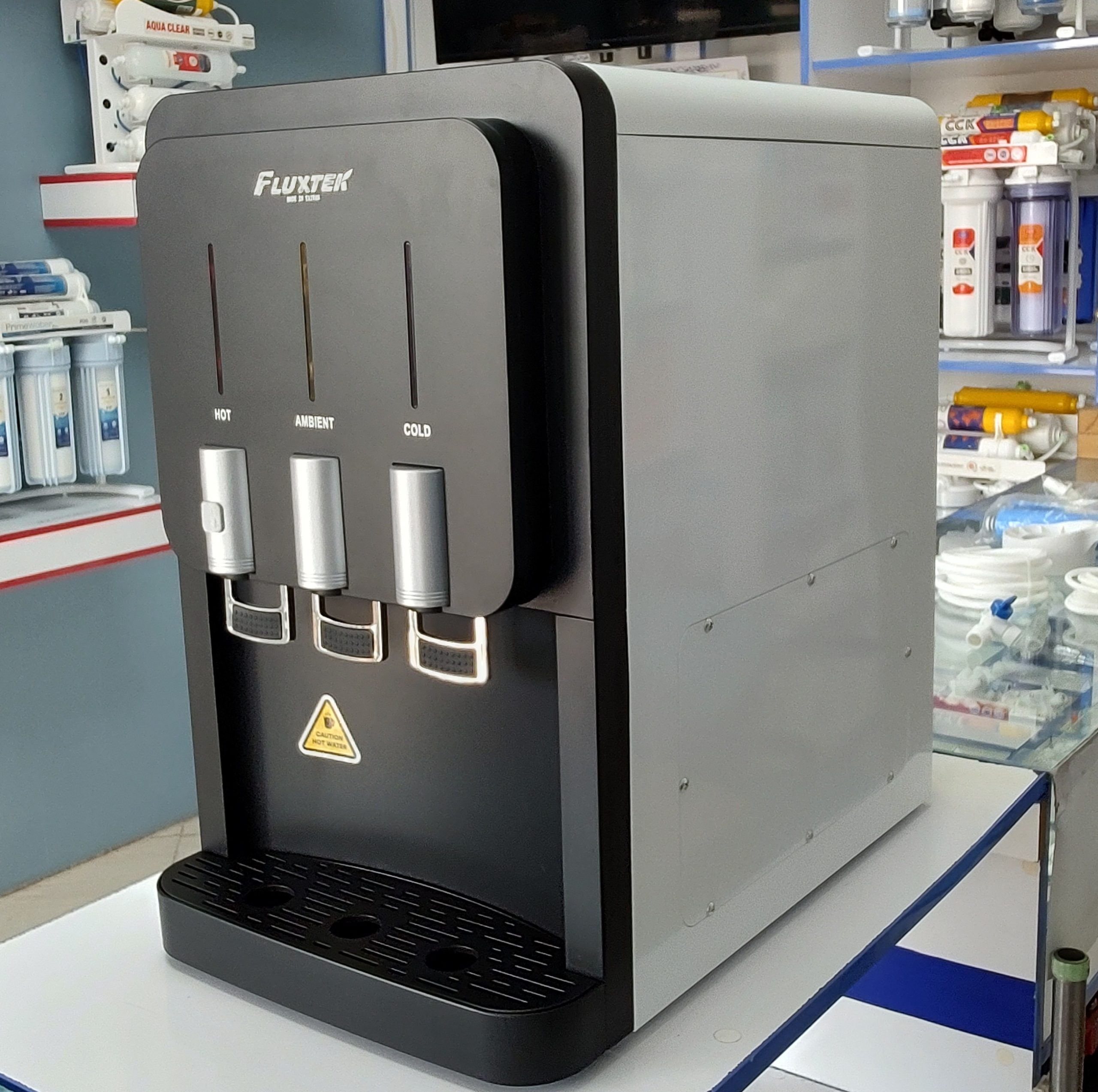 دستگاه آب سرد و جوش فلکس تک تایوان مجهز به تصفیه آب اسمز معکوس ۶ مرحله‌ای با قفل کودک