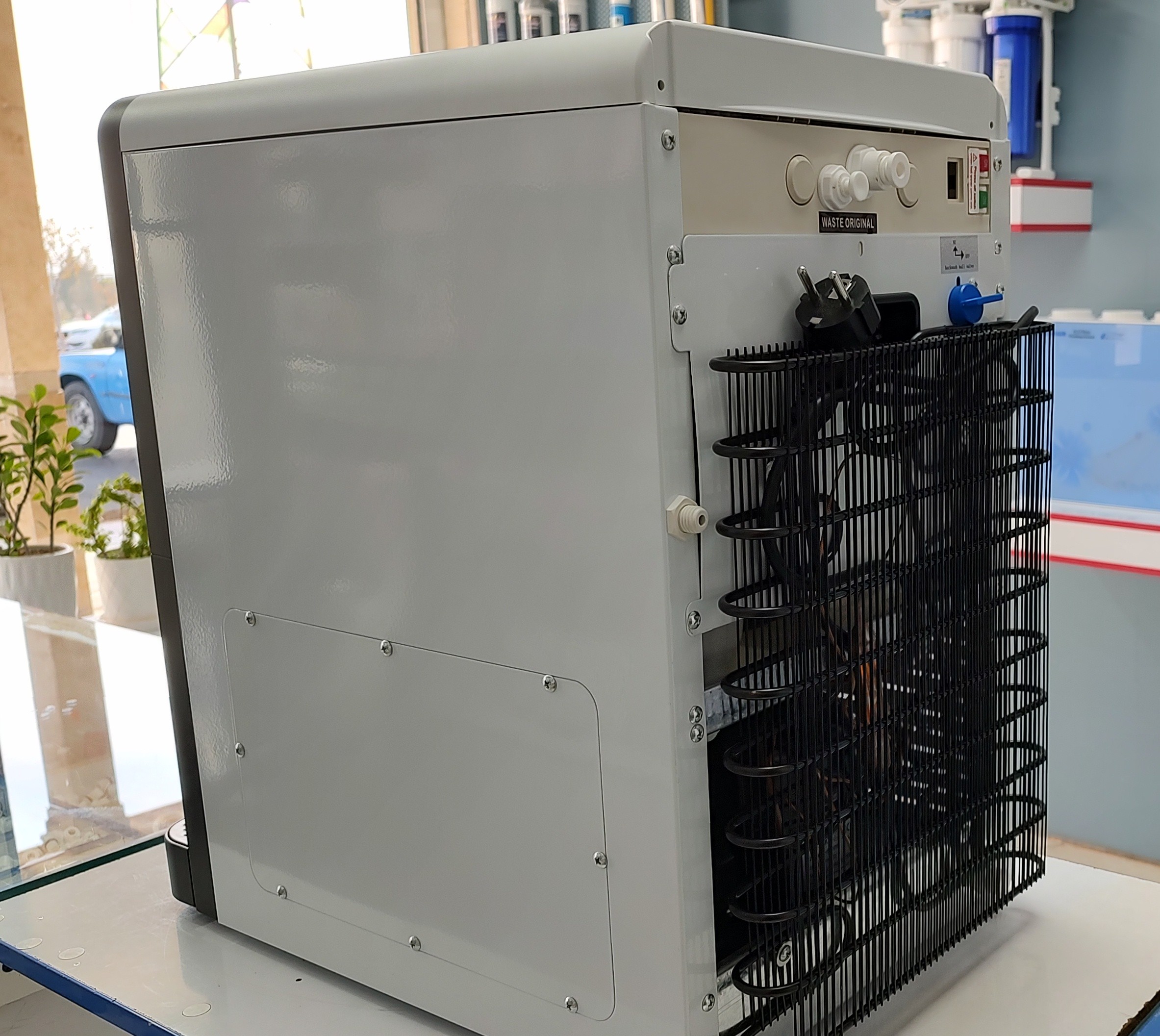 دستگاه آب سرد و جوش فلکس تک تایوان مجهز به تصفیه آب اسمز معکوس ۶ مرحلهای با قفل کودک 5 دستگاه آب سرد و جوش فلکس تک تایوان مجهز به تصفیه آب اسمز معکوس ۶ مرحلهای با قفل کودک - Image 5